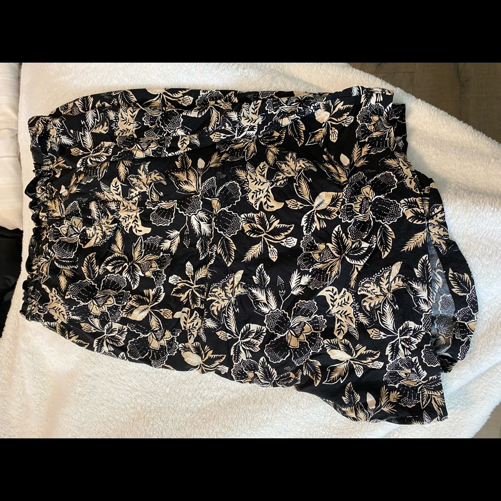 Black and Cream detailing shorts